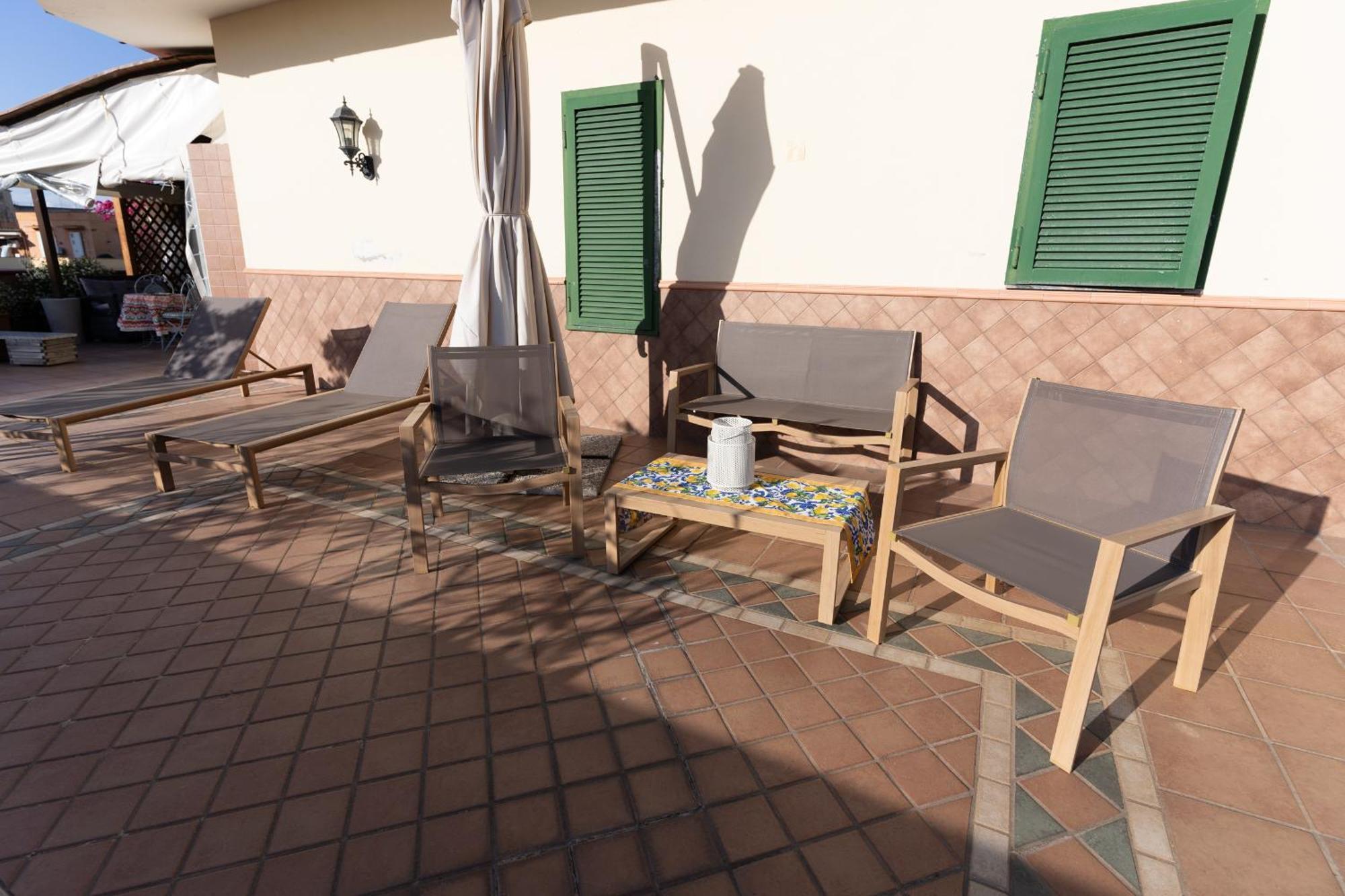 L'Attico Fuggente Hotell Neapel Exteriör bild