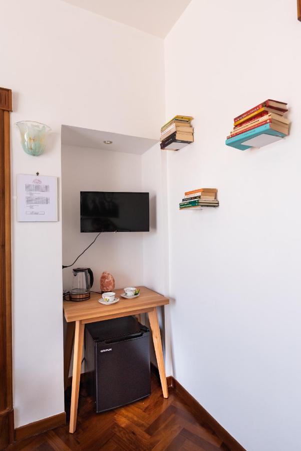 L'Attico Fuggente Hotell Neapel Exteriör bild